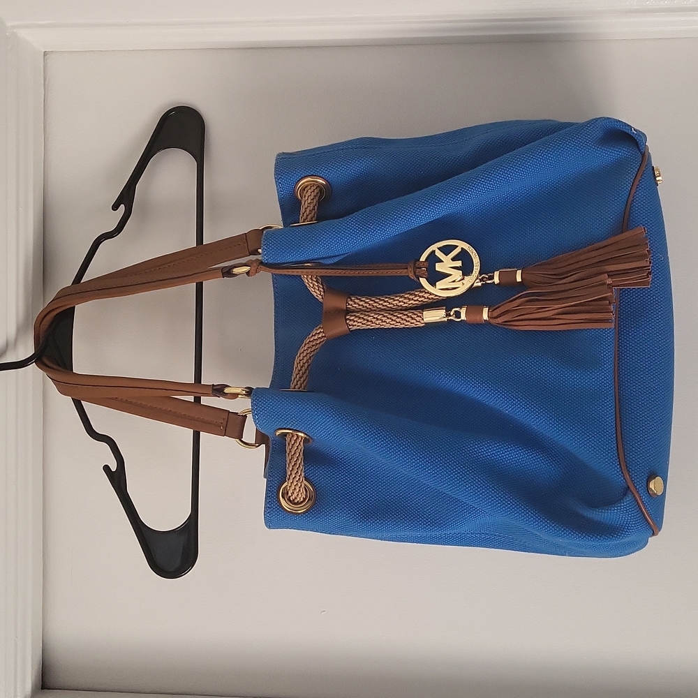 MK Handbag - Picture 2 of 6